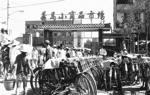 义乌隆重举行小商品市场建成40周年纪念大会――_“富起来才是硬道理