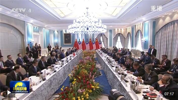 习近平同马来西亚总理安瓦尔举行会谈