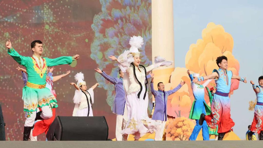 沙雅县2025年胡杨季启幕 世界最大胡杨林绽放金色魅力