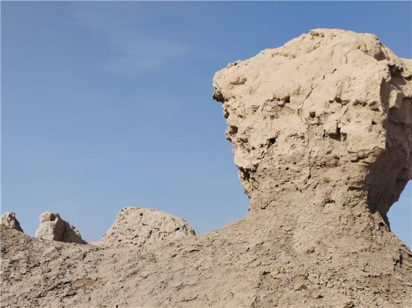 海外华媒探访新疆通古斯巴西城址 触摸千年唐风遗韵