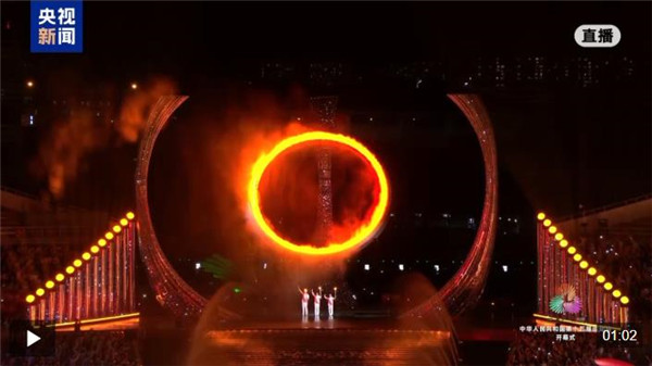 独家视频丨粤港澳三地火炬手共同点燃十五运会主火炬