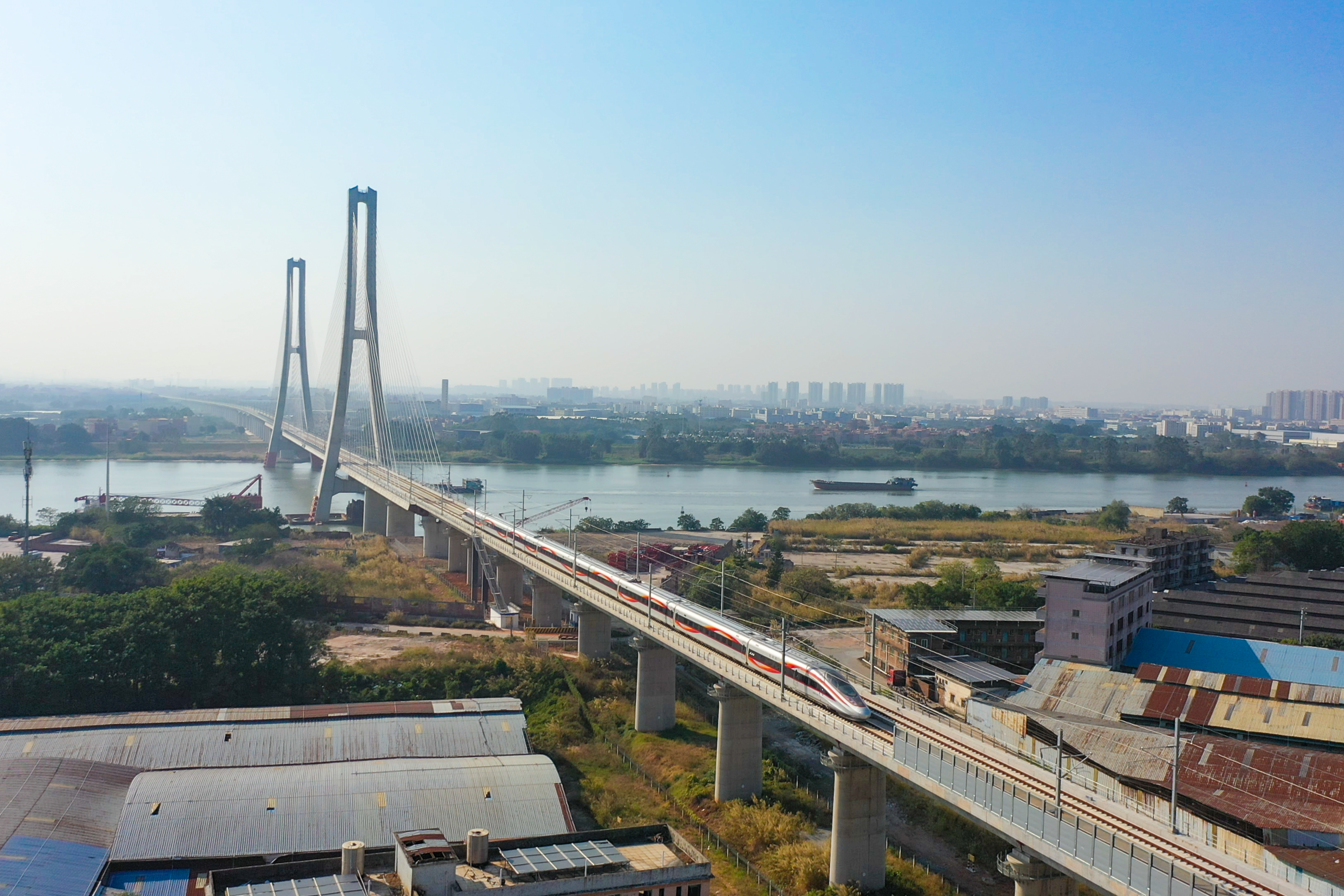 双线（段）开通，登顶在望！广湛、汕汕高铁何以成就“中国高铁第一省”？