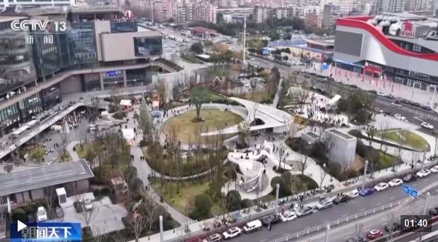 视频丨商圈“花式上新”、电影火热开年 消费市场迎“开门红”