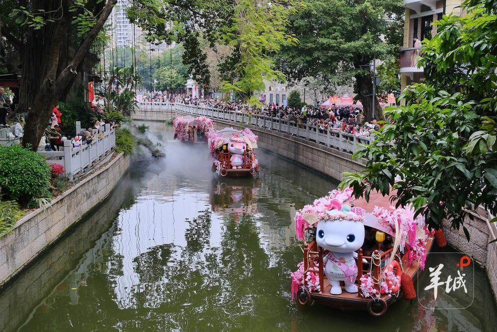 2026年广州水上花市开幕！法国游客用粤语“点赞”｜花城看花